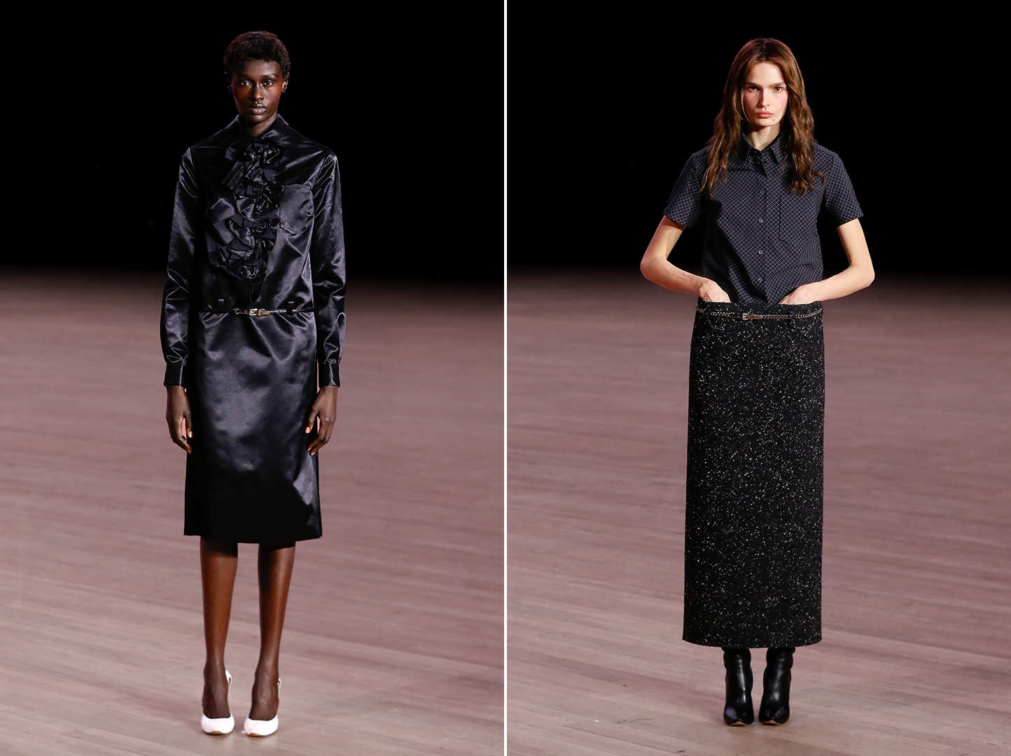 Hai người mẫu trình diễn trang phục tối màu trong bộ sưu tập Marc Jacobs Xuân - Hè 2026 trên sàn diễn